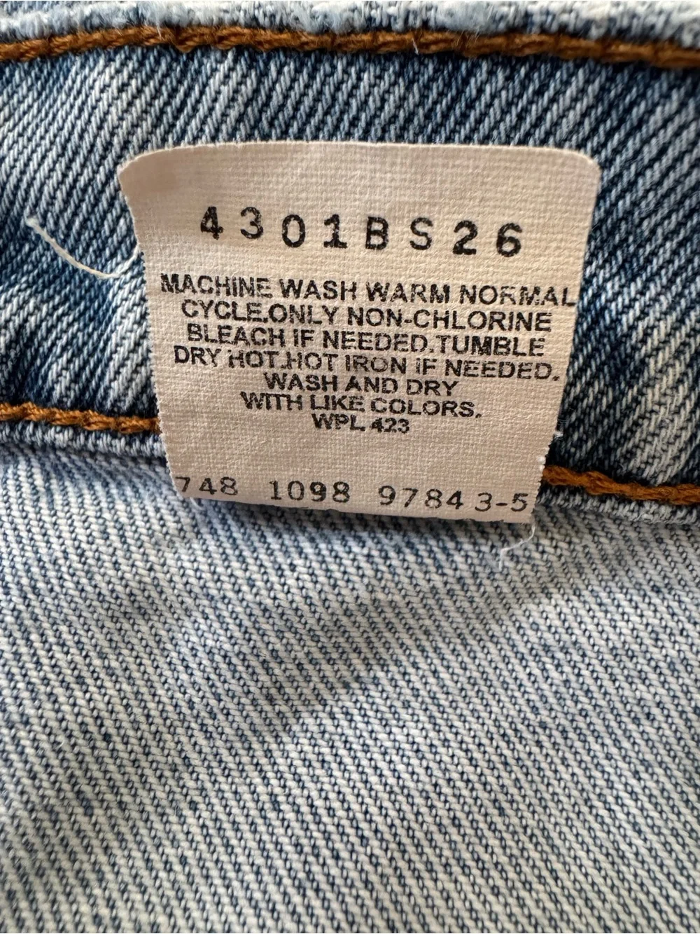 Vintage Levi’s 550 Jeans Mens 36x30 Relaxed Fit Light Wash Distressed Hem